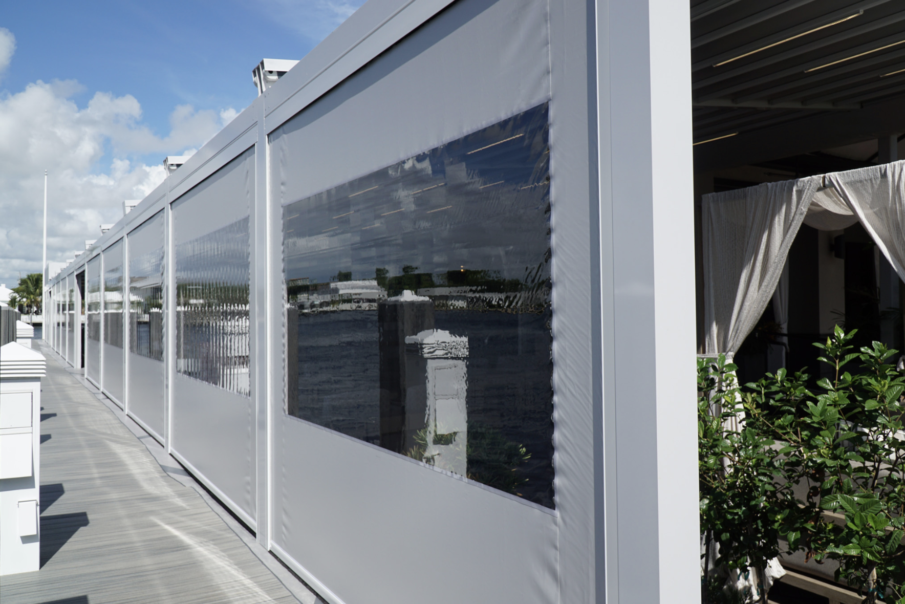 Privacy vinyl screen on outdoor living space