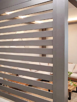 Horizontal privacy wall slats