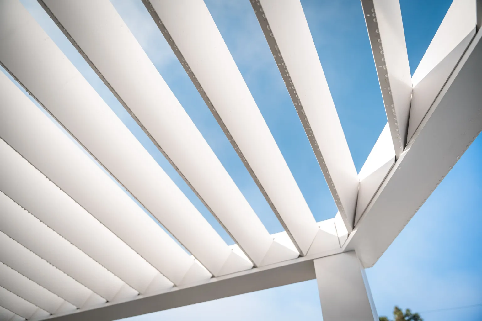 R-BREEZE louver detail