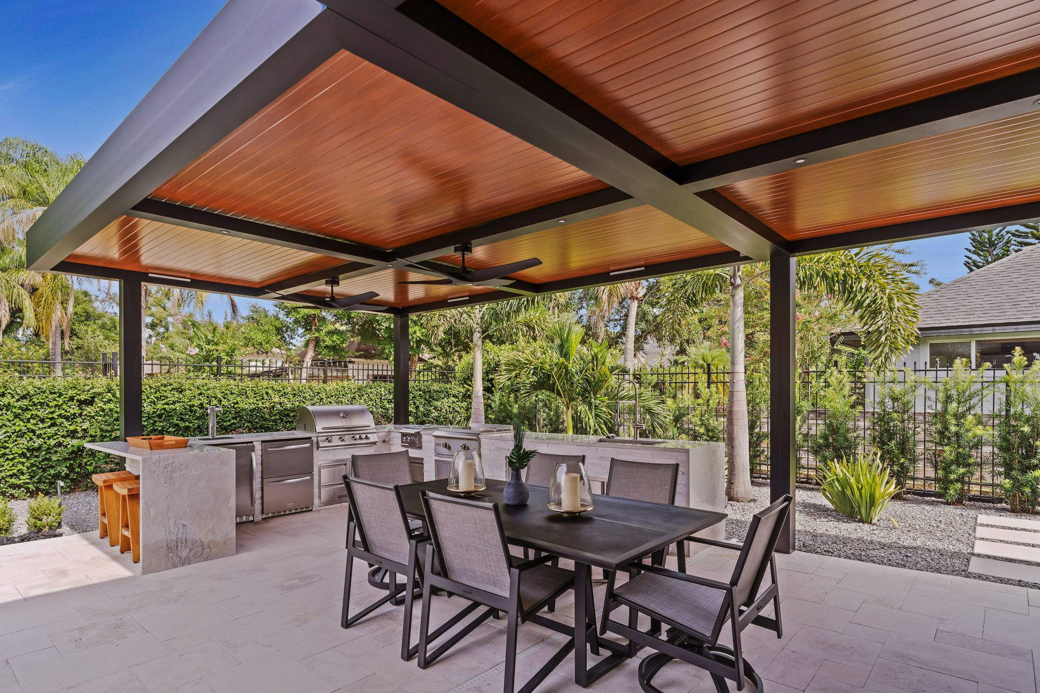 R-SHADE pergola with open louvers and outdoor seating