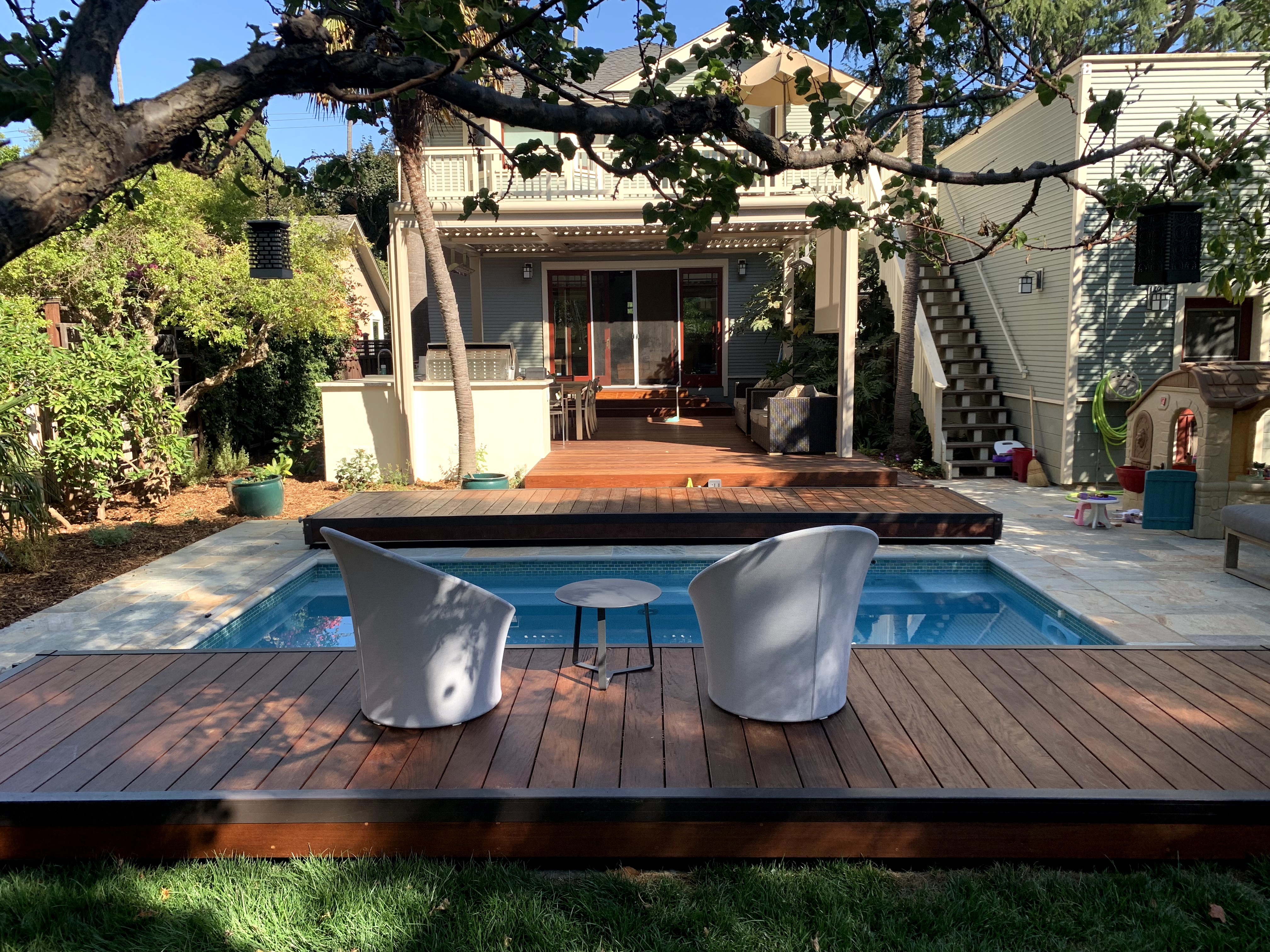 S-LIDE deck surface with outdoor furniture