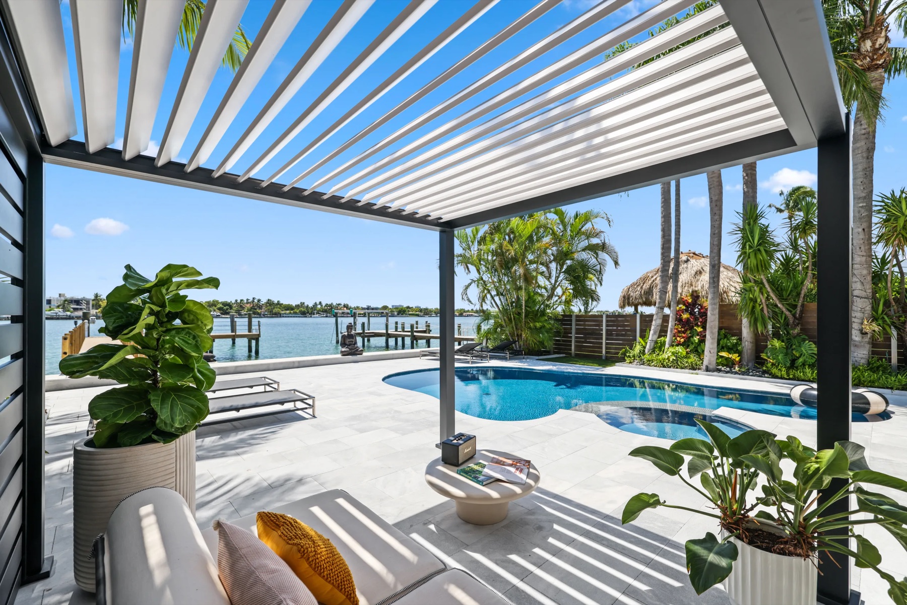 K-BANA Manual louvered pergola