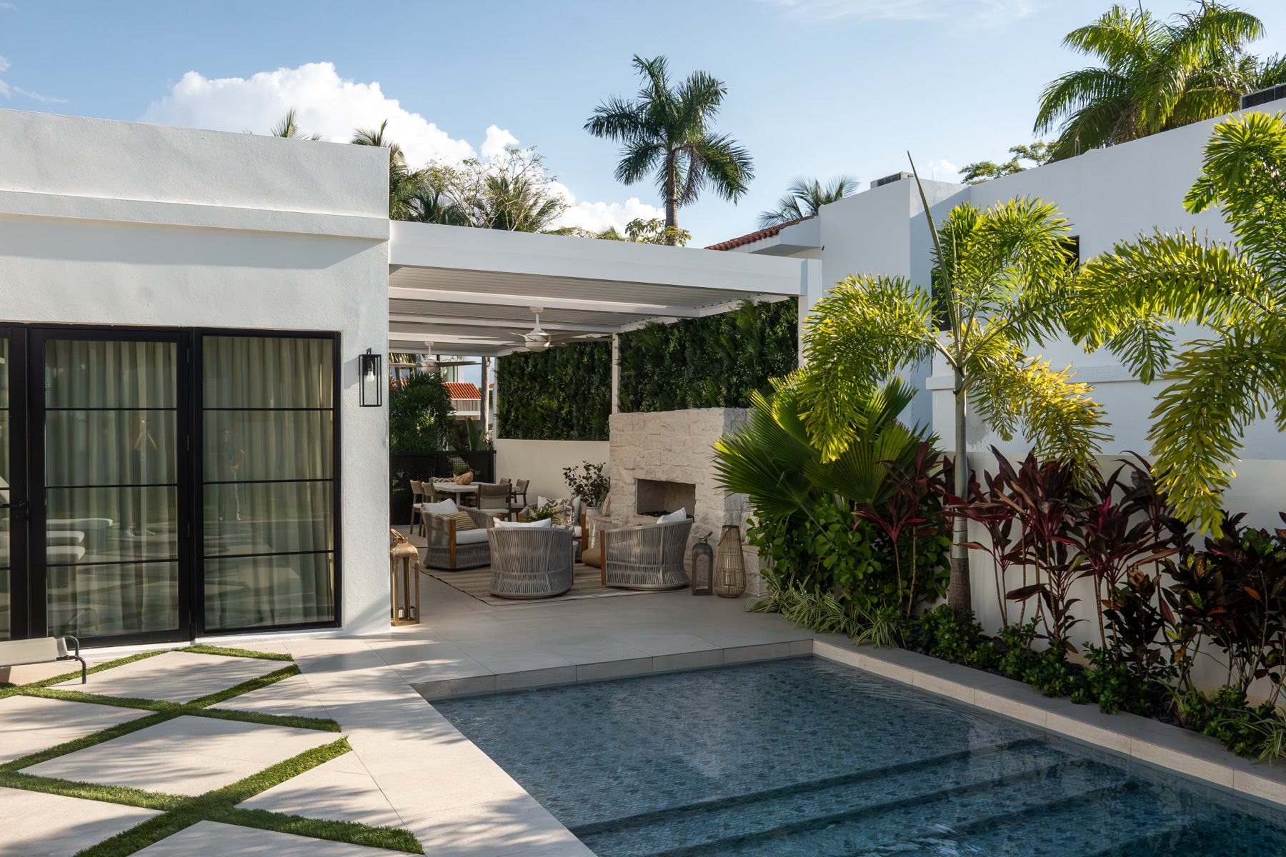 White R-BLADE with LED strip lighting