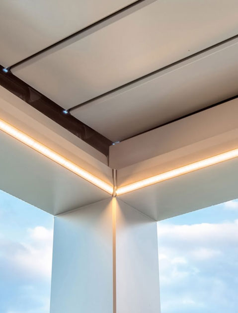 Éclairage LED intégré dans une pergola bioclimatique