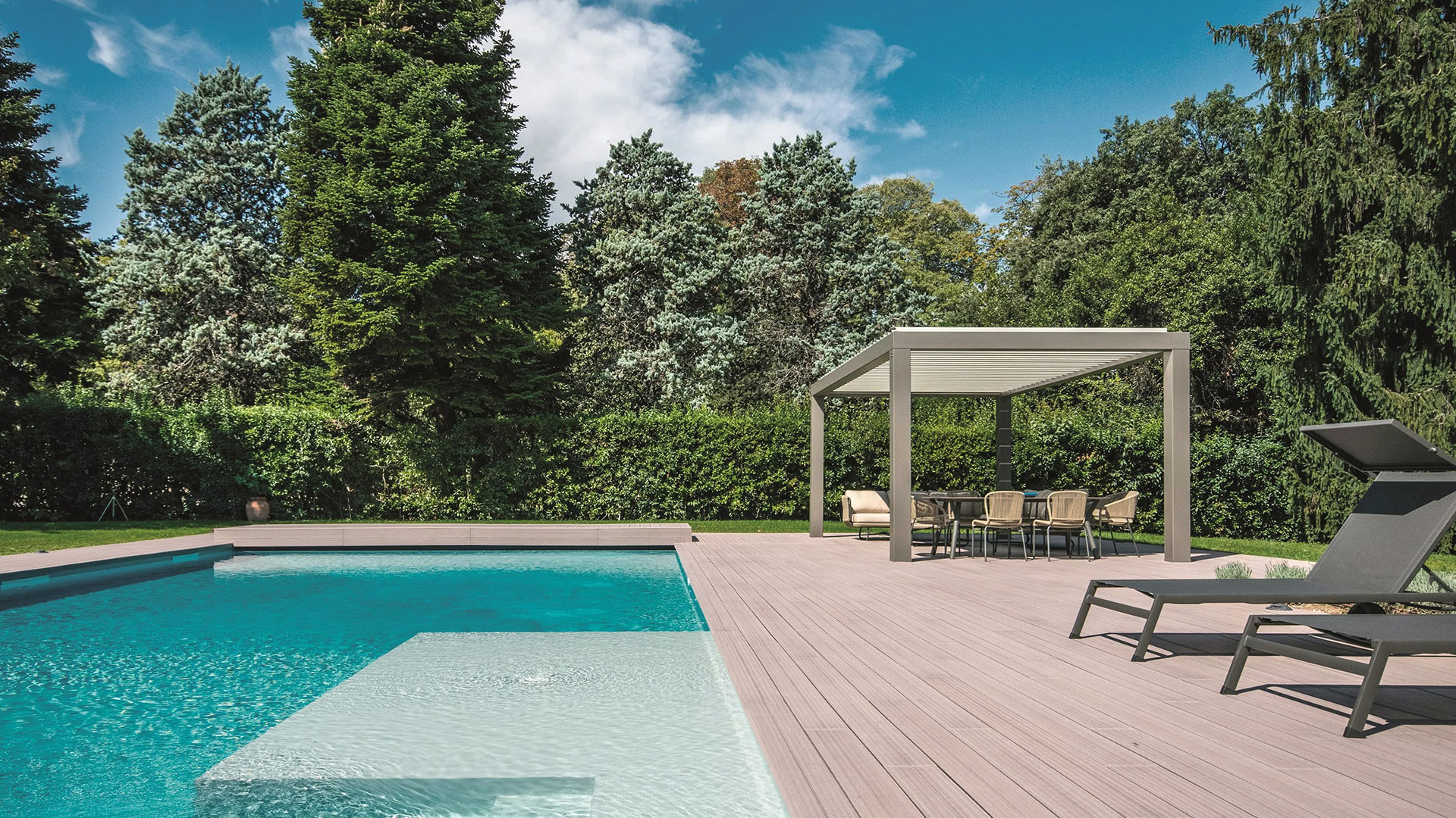 Pergola bioclimatique motorisée avec lames orientables R-600